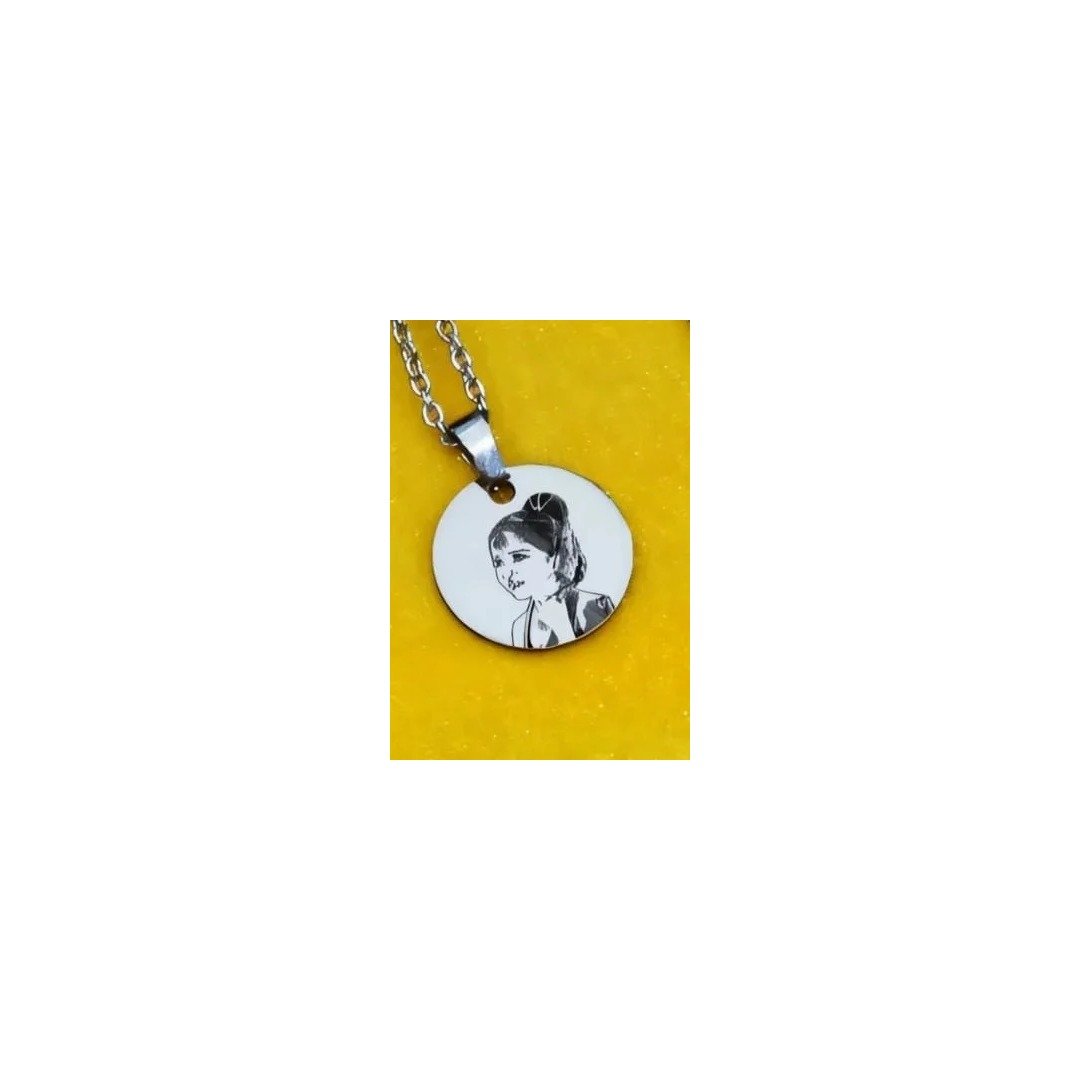 personalised-sketch-round-pendant-necklace